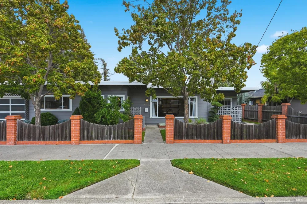2490 Main Street Napa, CA 94558