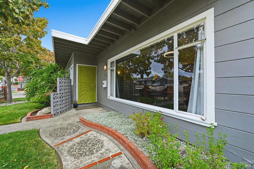 2490 Main Street Napa, CA 94558