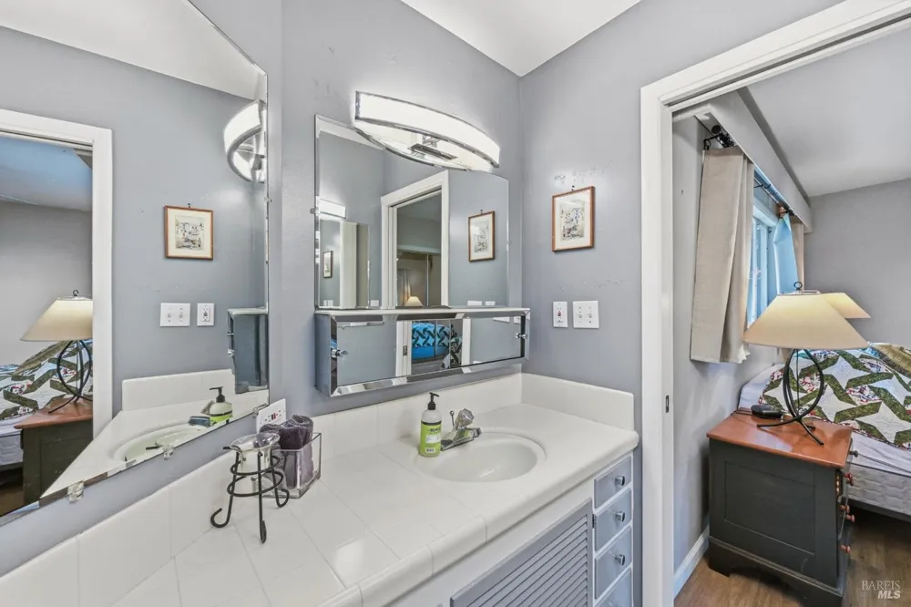 2490 Main Street Napa, CA 94558
