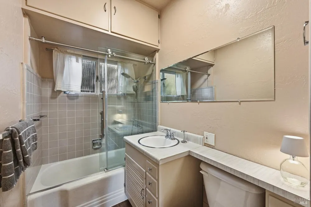2490 Main Street Napa, CA 94558