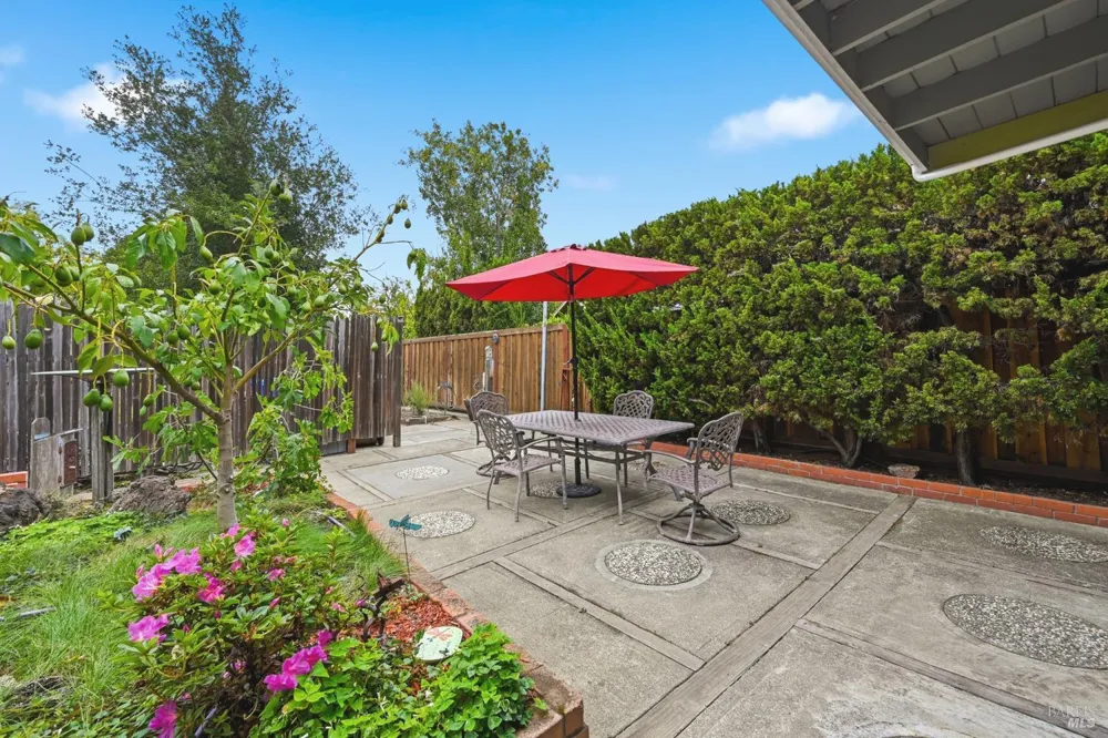 2490 Main Street Napa, CA 94558