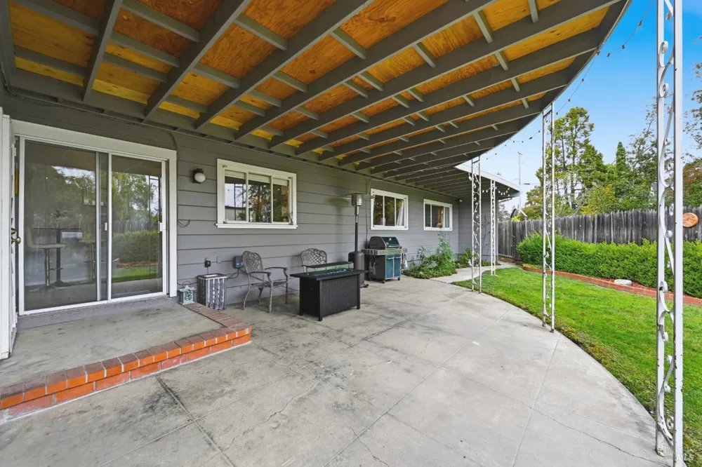 2490 Main Street Napa, CA 94558