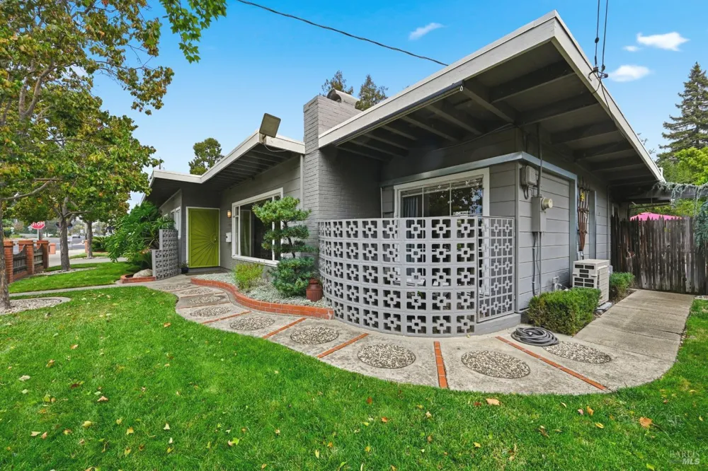 2490 Main Street Napa, CA 94558