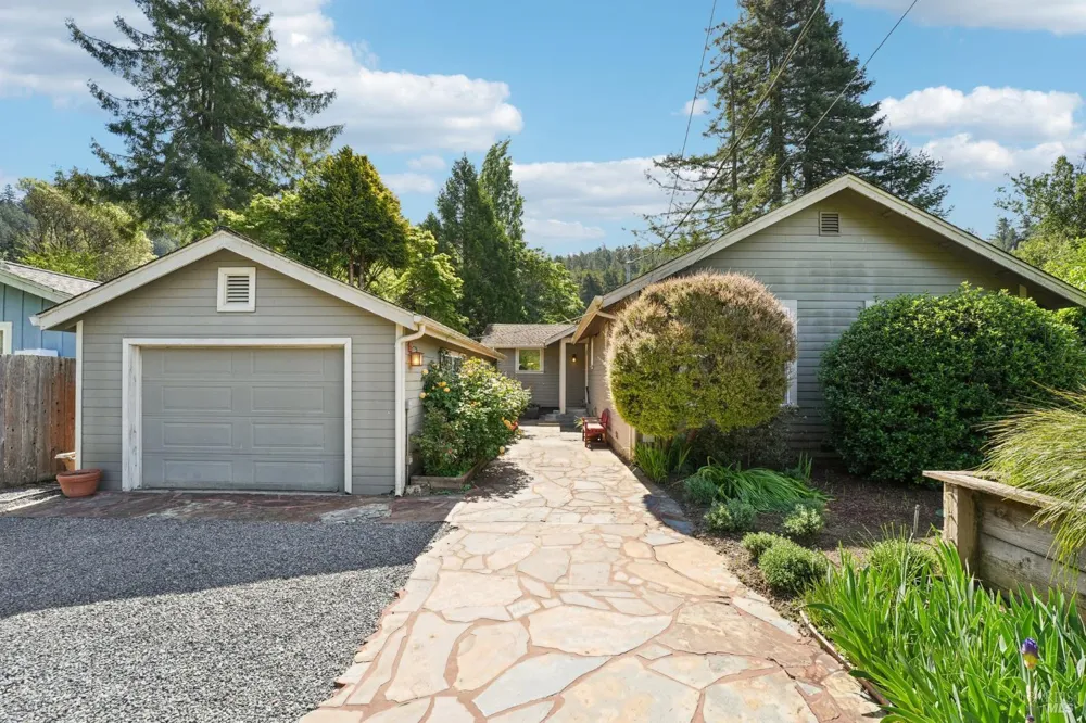 22585 Sylvan Way Monte Rio, CA 95462