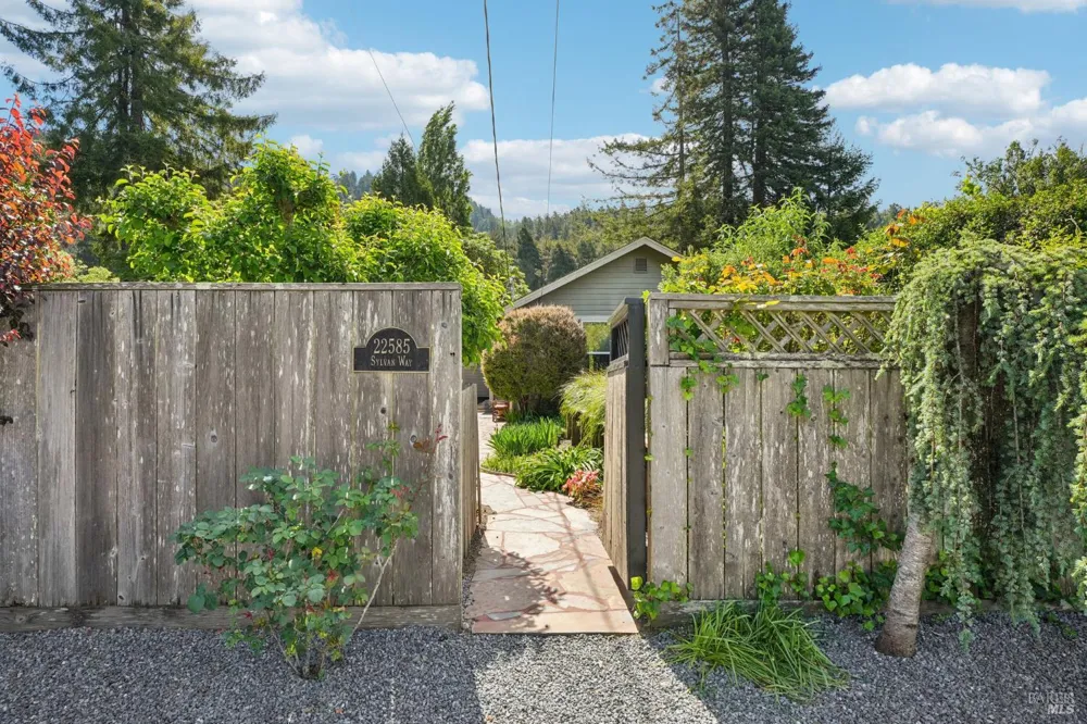 22585 Sylvan Way Monte Rio, CA 95462