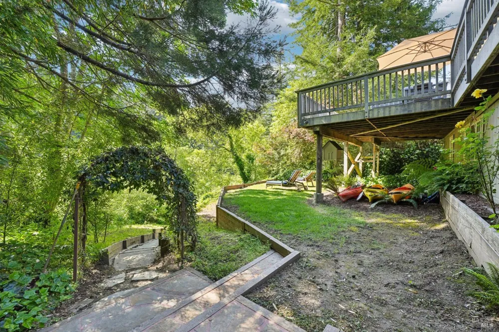 22585 Sylvan Way Monte Rio, CA 95462