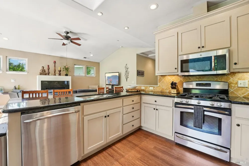 22585 Sylvan Way Monte Rio, CA 95462
