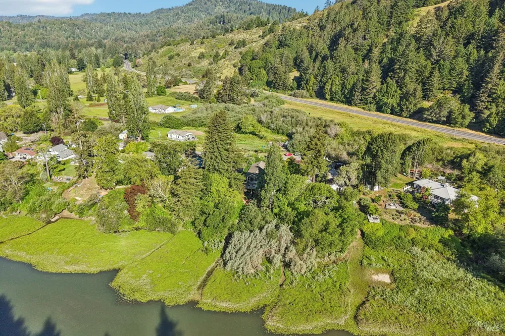 22585 Sylvan Way Monte Rio, CA 95462