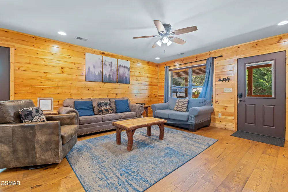 542 Johnson Lane Gatlinburg, TN 37738