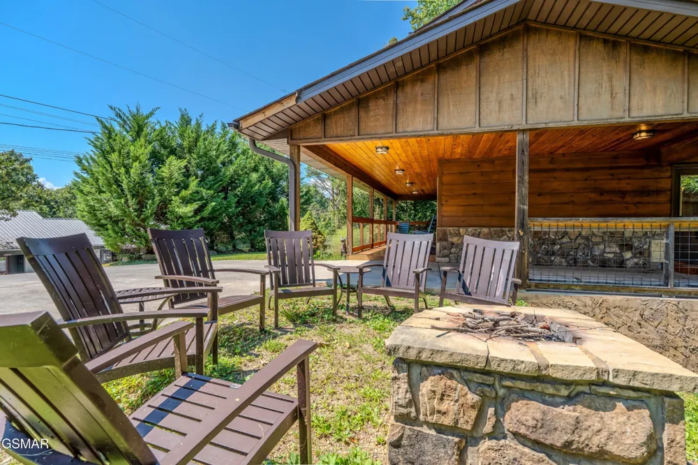 542 Johnson Lane Gatlinburg, TN 37738