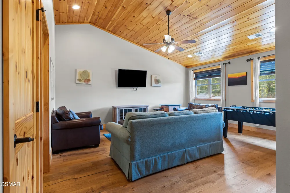 542 Johnson Lane Gatlinburg, TN 37738