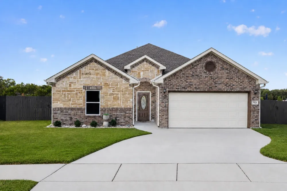 7924 Wilson Cliff Court White Settlement, TX 76108