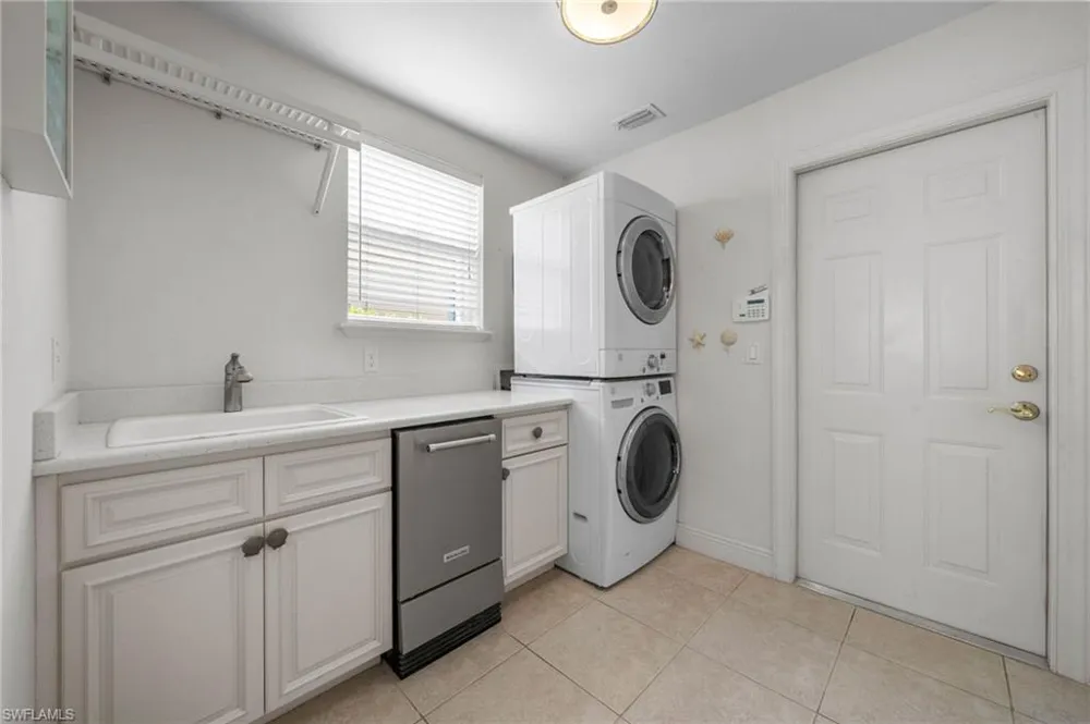 9296 Troon Lakes Drive Naples, FL 34109
