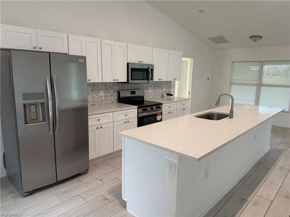 1825 NE 36th Lane Cape Coral, FL 33909