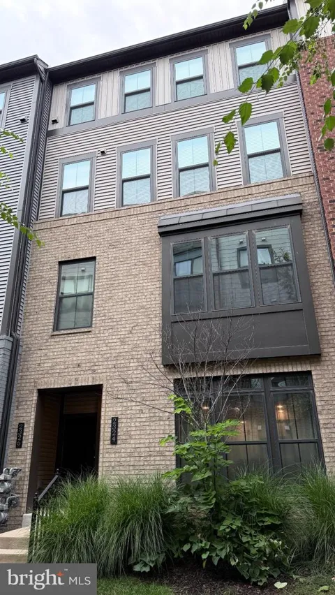 2324 WATER PROMENADE AVENUE #2L