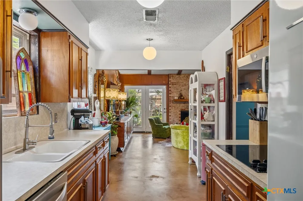 3304 Whitepine Drive Austin, TX 78757