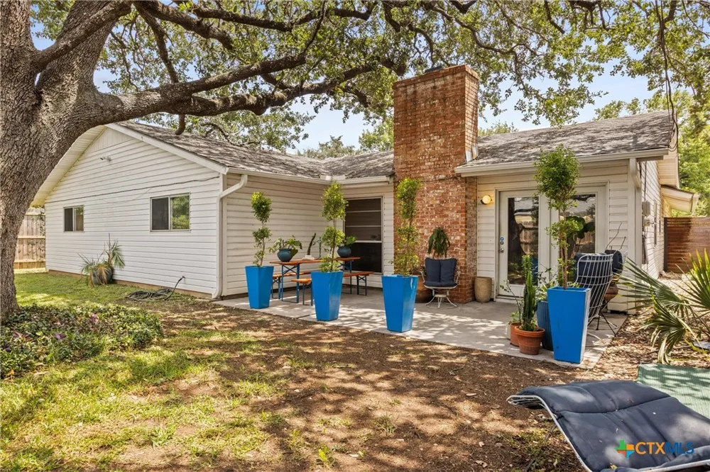 3304 Whitepine Drive Austin, TX 78757