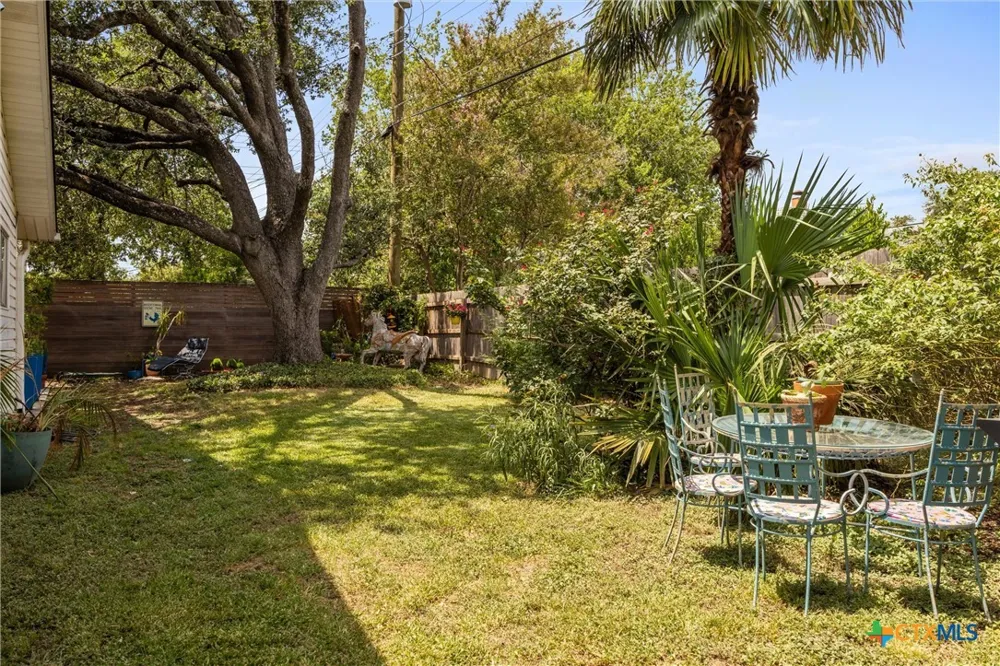 3304 Whitepine Drive Austin, TX 78757