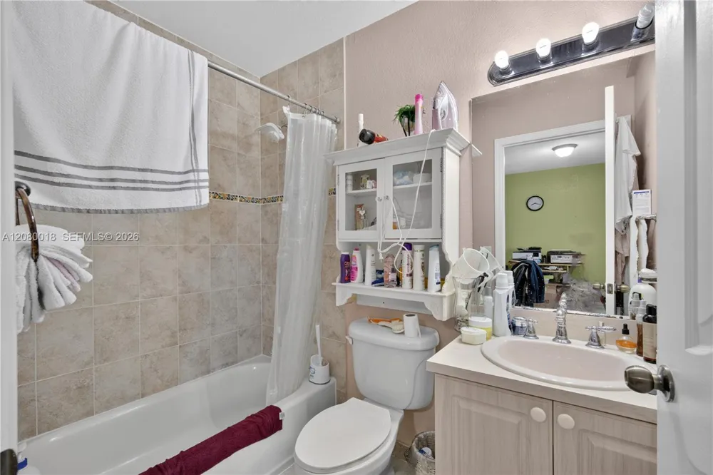 8351 NW 99th St #C-5 Hialeah Gardens, FL 33016