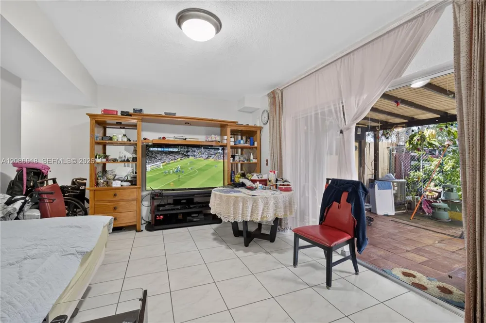 8351 NW 99th St #C-5 Hialeah Gardens, FL 33016