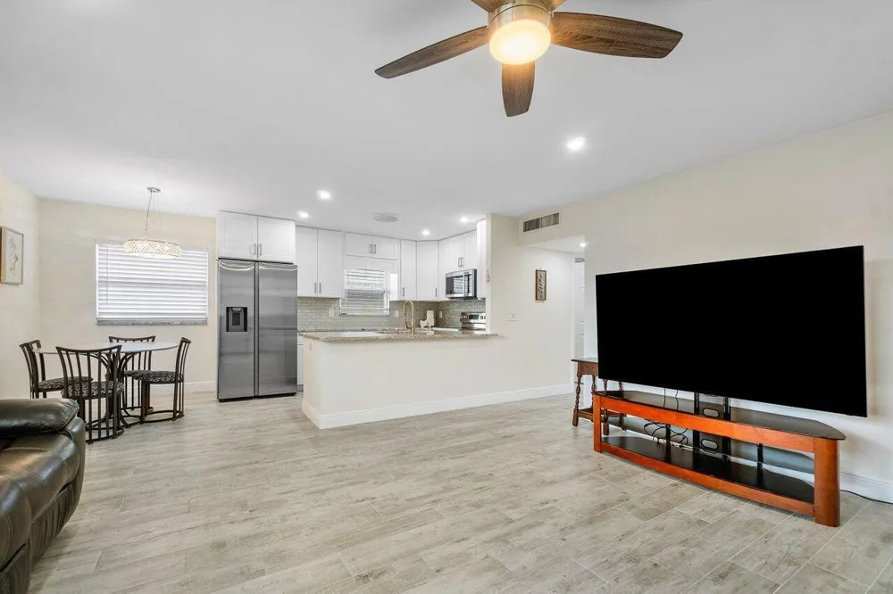76 FLANDERS B Delray Beach, FL 33484