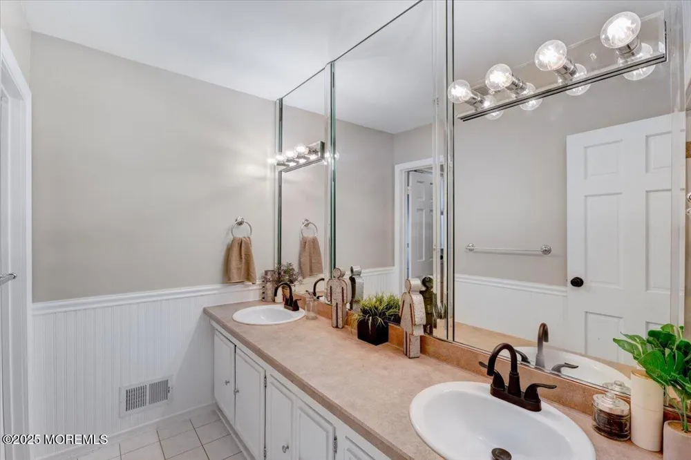 733 Colts Neck Road Freehold, NJ 07728