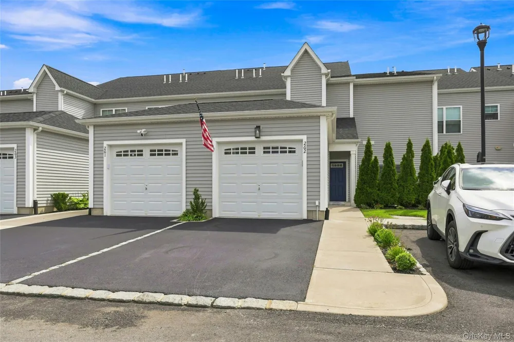 262 Silver Timber Drive Yaphank, NY 11980