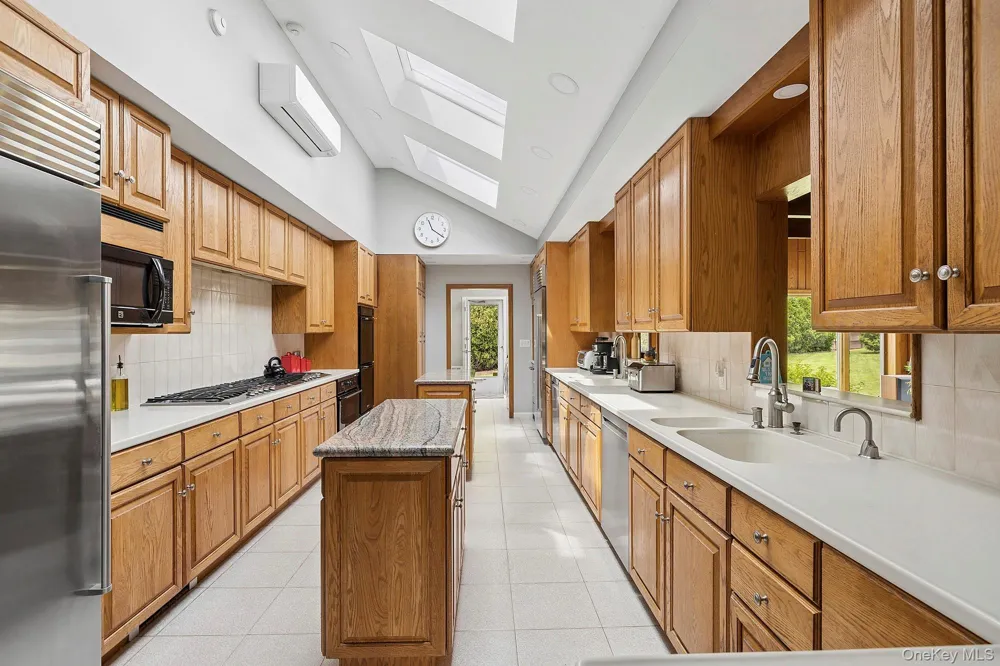 9 Dove Lane Bay Shore, NY 11706