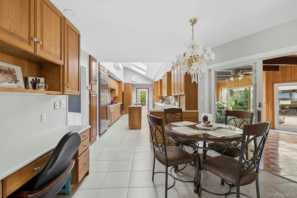 9 Dove Lane Bay Shore, NY 11706