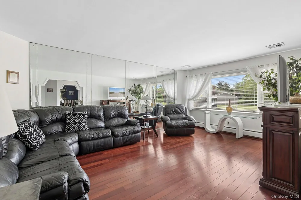 9 Dove Lane Bay Shore, NY 11706