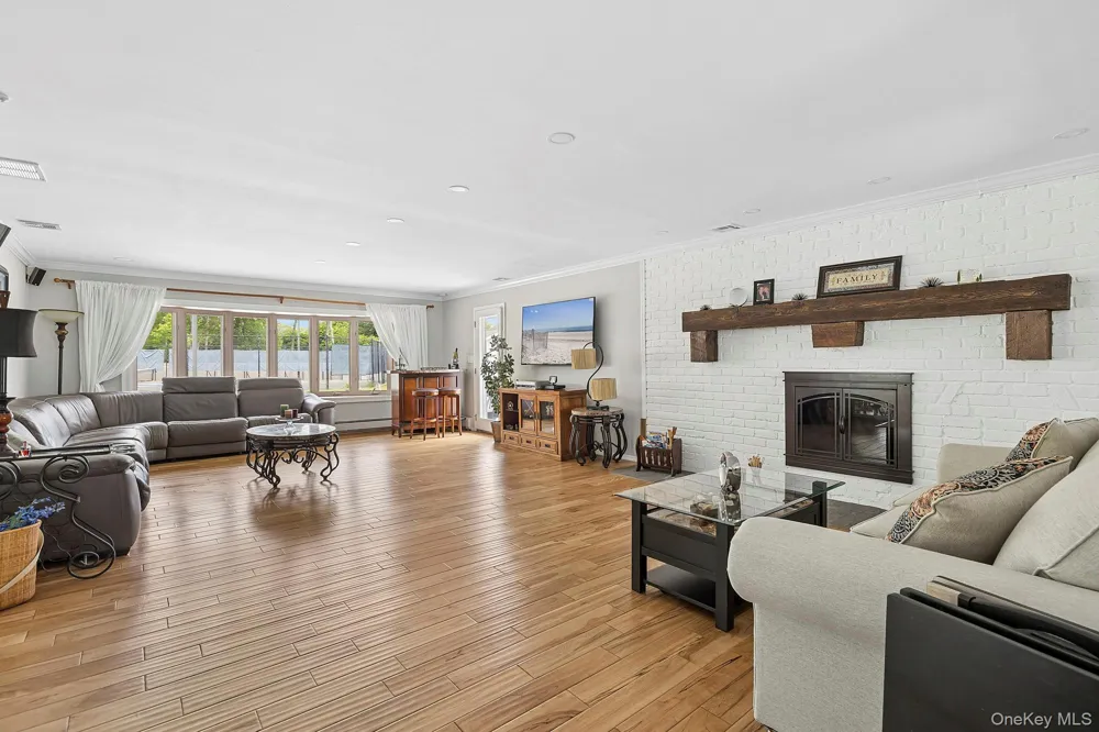 9 Dove Lane Bay Shore, NY 11706