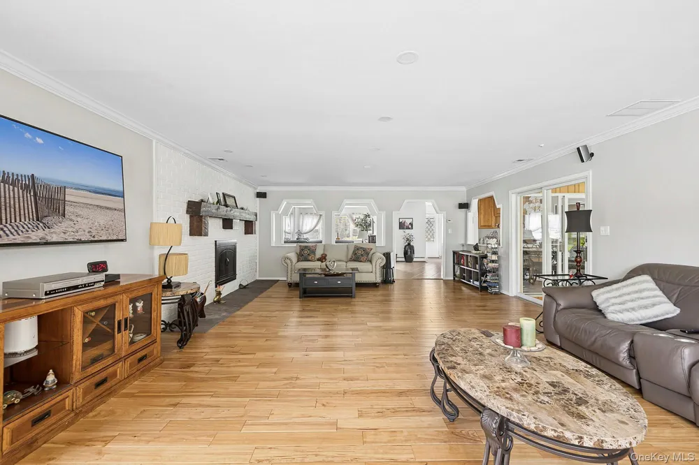 9 Dove Lane Bay Shore, NY 11706