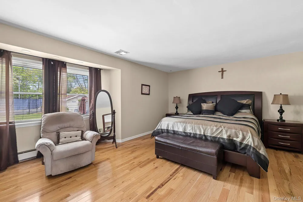 9 Dove Lane Bay Shore, NY 11706