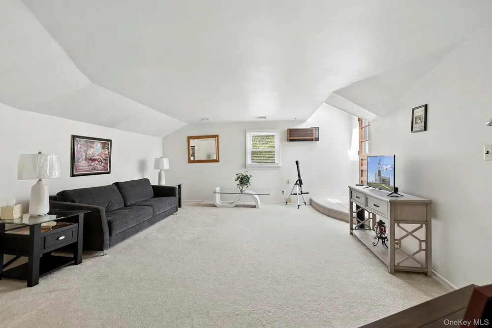 9 Dove Lane Bay Shore, NY 11706