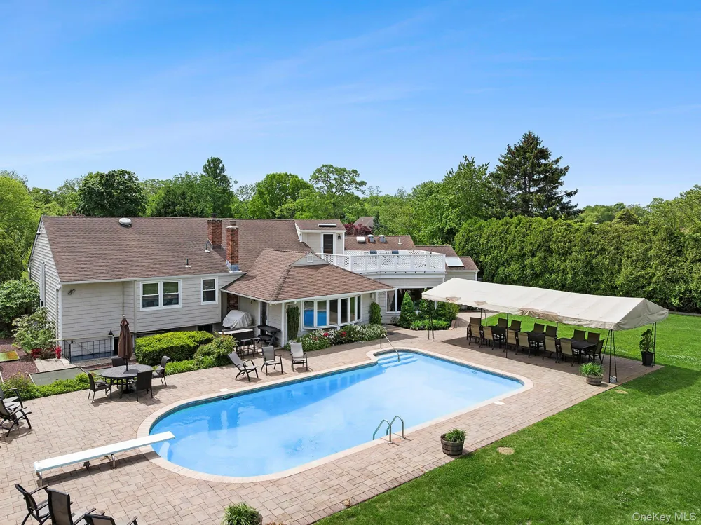 9 Dove Lane Bay Shore, NY 11706