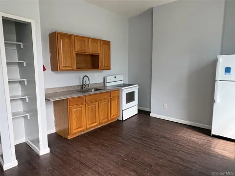 384 Washington Street #1R