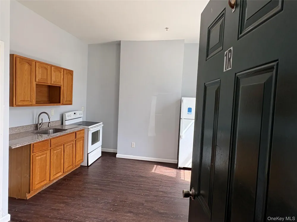 384 Washington Street #1R Newburgh, NY 12550