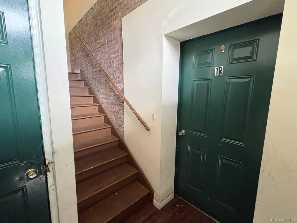 384 Washington Street #1R Newburgh, NY 12550
