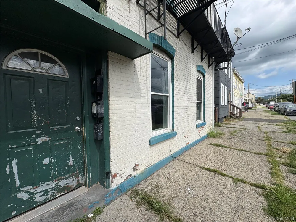 384 Washington Street #1R Newburgh, NY 12550