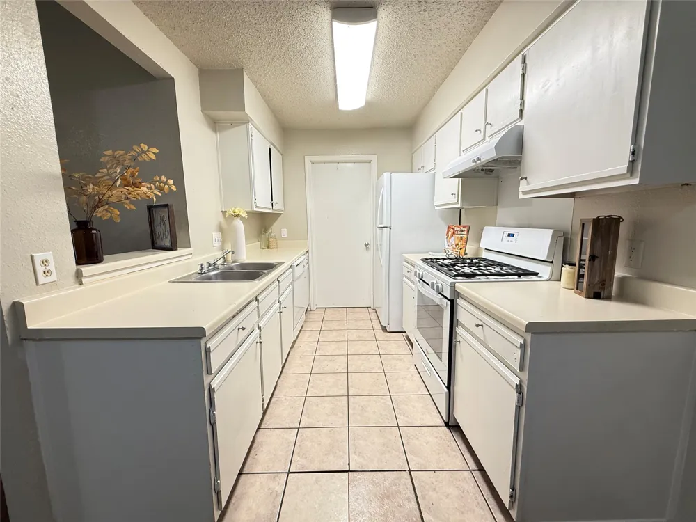 2024 Redwing Way Round Rock, TX 78664
