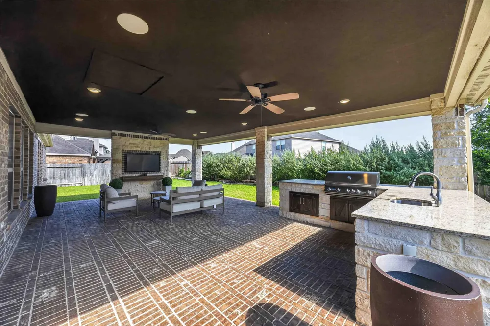13510 Sorghum Drive Rosharon, TX 77583