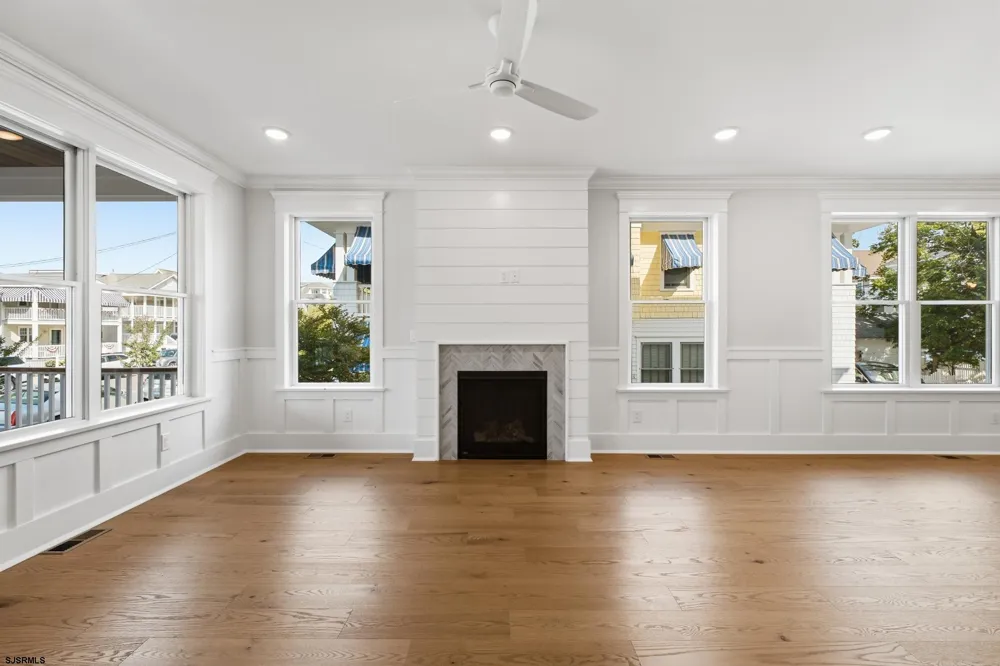 827 Saint Charles Pl Ocean City, NJ 08226