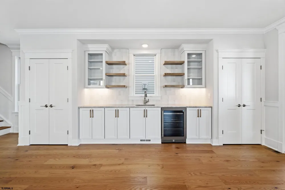827 Saint Charles Pl Ocean City, NJ 08226