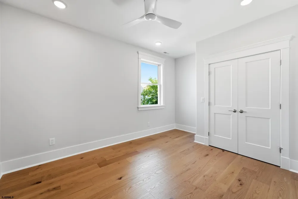 827 Saint Charles Pl Ocean City, NJ 08226