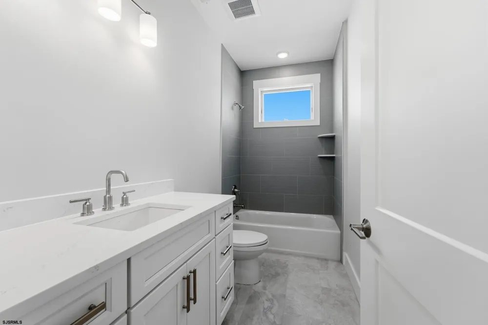 827 Saint Charles Pl Ocean City, NJ 08226