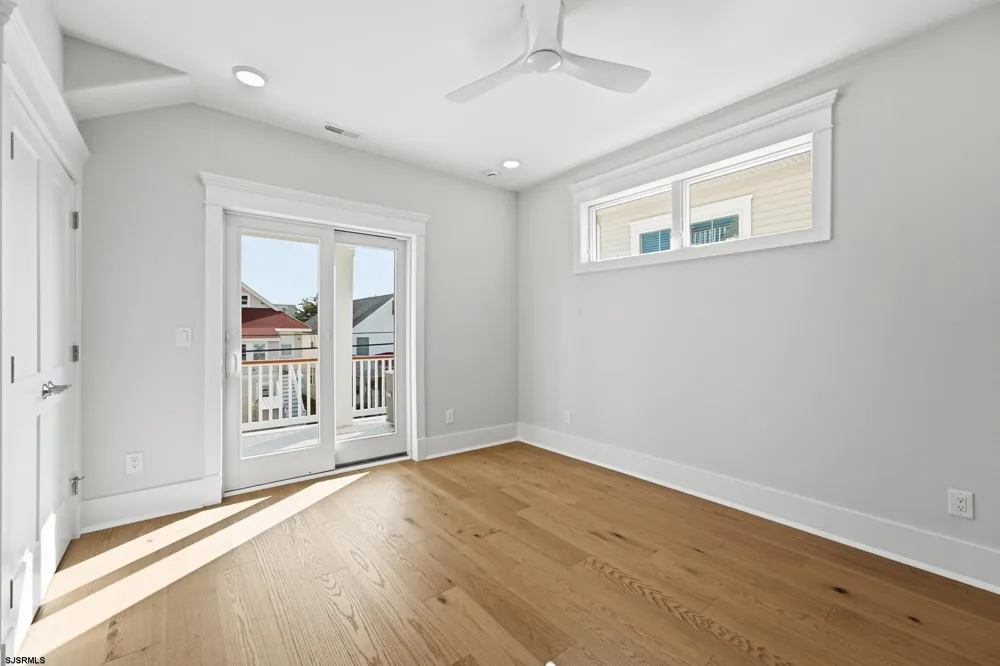827 Saint Charles Pl Ocean City, NJ 08226