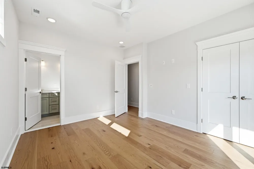 827 Saint Charles Pl Ocean City, NJ 08226