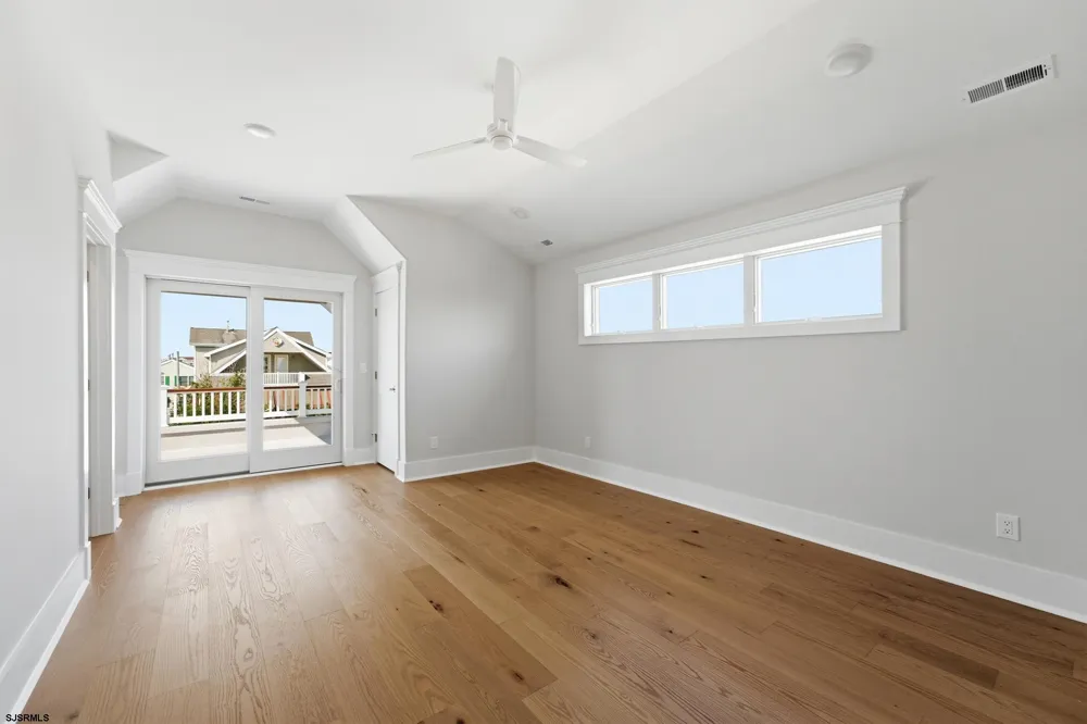 827 Saint Charles Pl Ocean City, NJ 08226