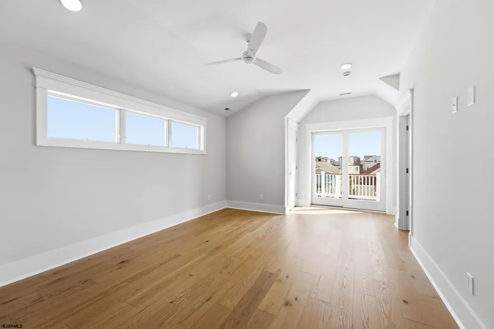827 Saint Charles Pl Ocean City, NJ 08226