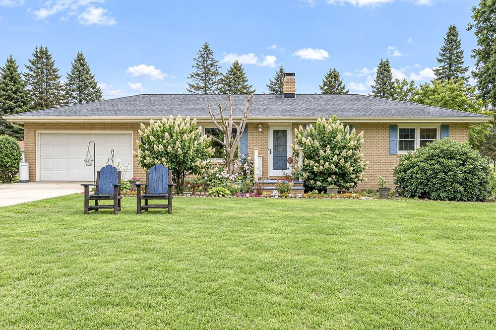 9557 Cleveland Avenue Baroda Township, MI 49101